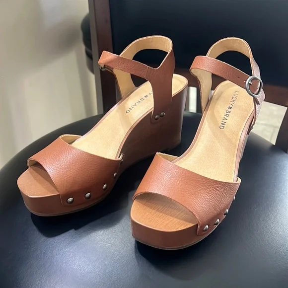 Lucky Brand Carmel Wedges - Picture 1 of 7